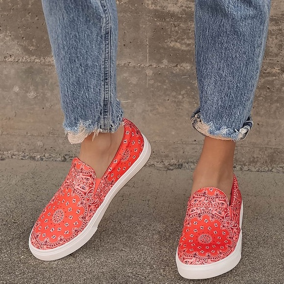 🆕{Steve Madden} Coulter Red Paisley Print Slip-On Sneakers - Picture 16 of 16